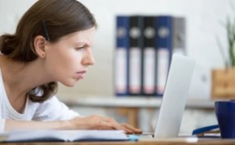 CẬN NHẸ CÓ NÊN ĐEO KÍNH KHÔNG?