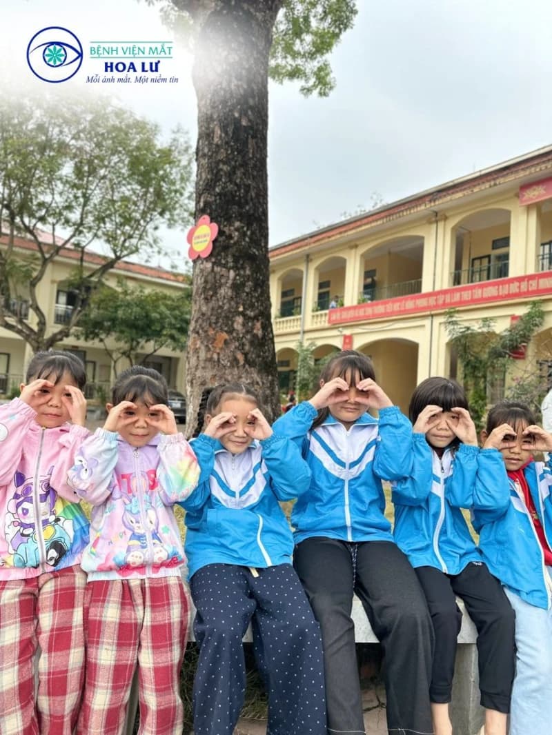 Chăm sóc đôi mắt học đường – Ươm mầm tương lai từ những buổi khám khúc xạ học đường sớm