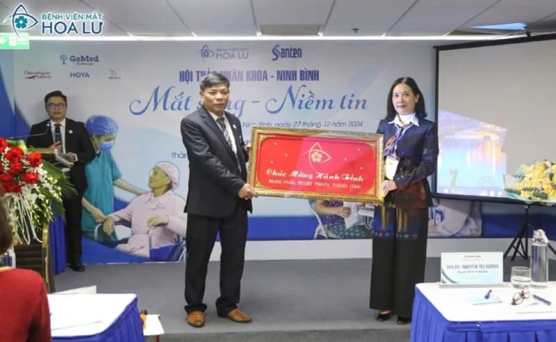 Bệnh viện Mắt Hoa Lư phẫu thuật đục thủy tinh thể thành công 20.000 ca – Dấu mốc chăm sóc mắt đầy tự hào